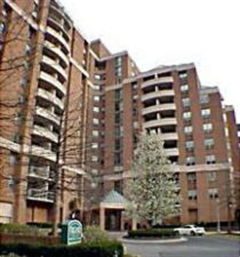 2/1 Bedroom in Downtown Bethesda by Metro