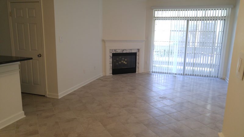 Lovely condo 2 br/2 ba + fireplace + w/d + near Grosvenor Metro