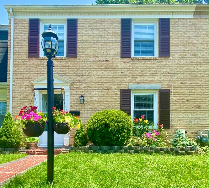 Renewed Townhouse with 3 BR, 2FB, 2HB, basement, dog park, pool, tennis/basketball court