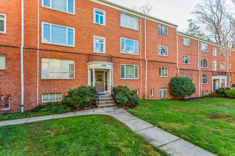 Parkside 2 Bedroom 1 bath  Apt Near NIH and Walter Reed