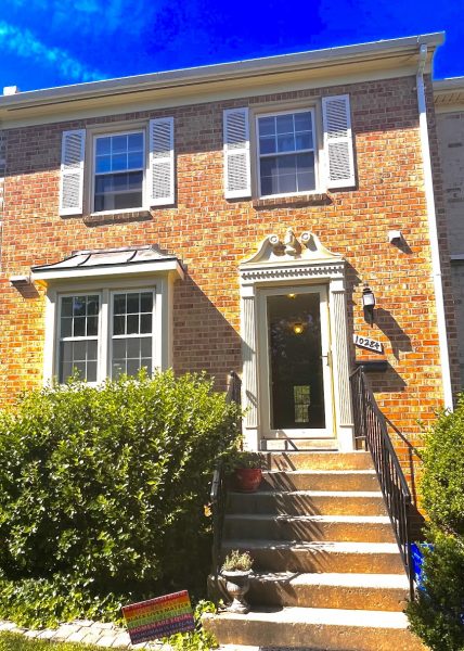 Sunny Fully Furnished Quiet Bethesda Townhouse- 3 miles to NIH, Commuters Paradise