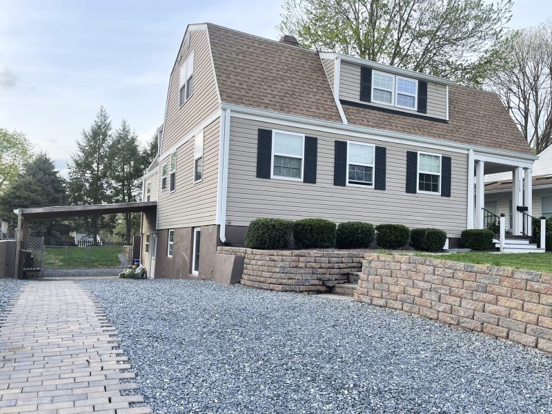 Spacious 2b1b Basement with Private Parking and Entrance, Full Kitchen- Utilities Included