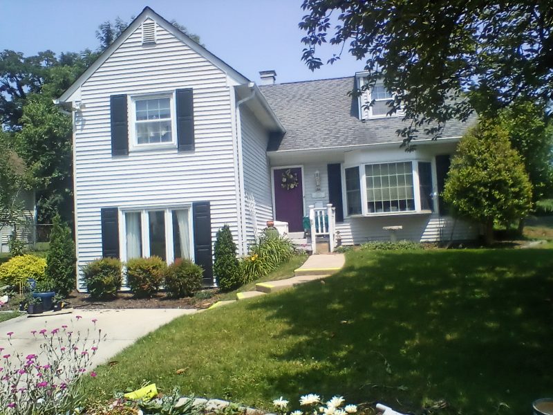 Sunny Studio Apartment with Private Entrance