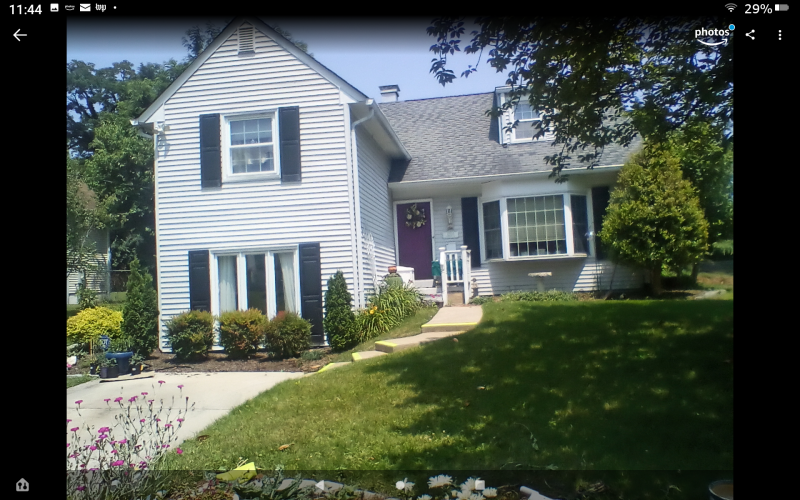 Sunny Studio Apartment with Private Entrance in Lovely Home