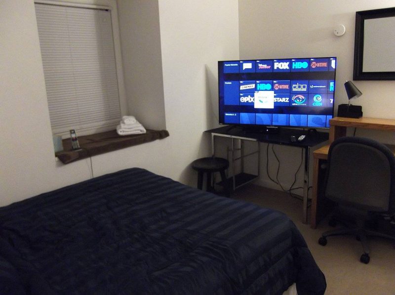 Furnished room with private bathroom 11-minute drive to NIH
