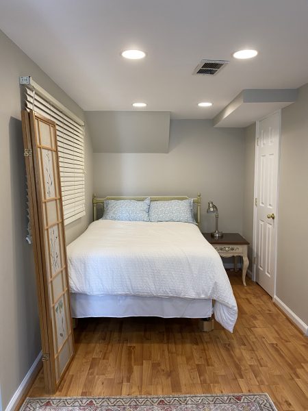 Sunny basement studio unit in excellent condition