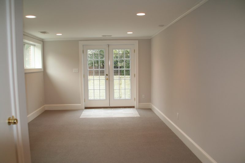 Spacious sunny 2 bedroom and study in lower level of Rockville home