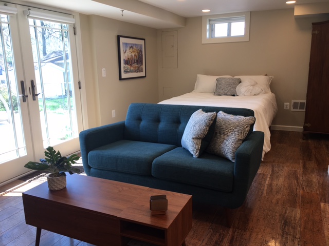 Studio ADU with full kitchen in Kensington, MD – Ideal for Summer Interns and Long-Term Renters! 3.7 miles from NIH & on bus route.