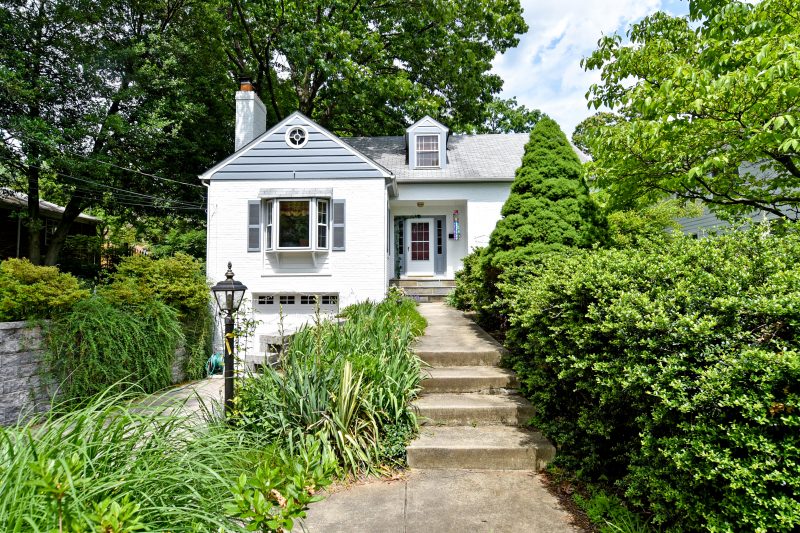 Comfortable home in convenient suburban oasis