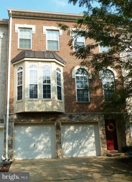 NORTH BETHESDA RENT – Furnished Luxury TH some Utilities included June 1, 2025