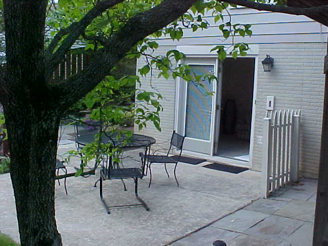 1 BDR Furnished / Unfurnished Patio Level Apartment. Bright, Sunny, & Quiet. 1 mile from NIH, 5 min on Ride-On Bus 47