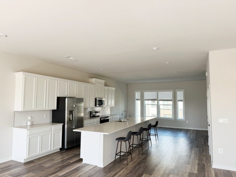 Large 3BR/2.5BA Upper Level Condo: 15 min metro ride to NIH, Direct Shuttle to FDA