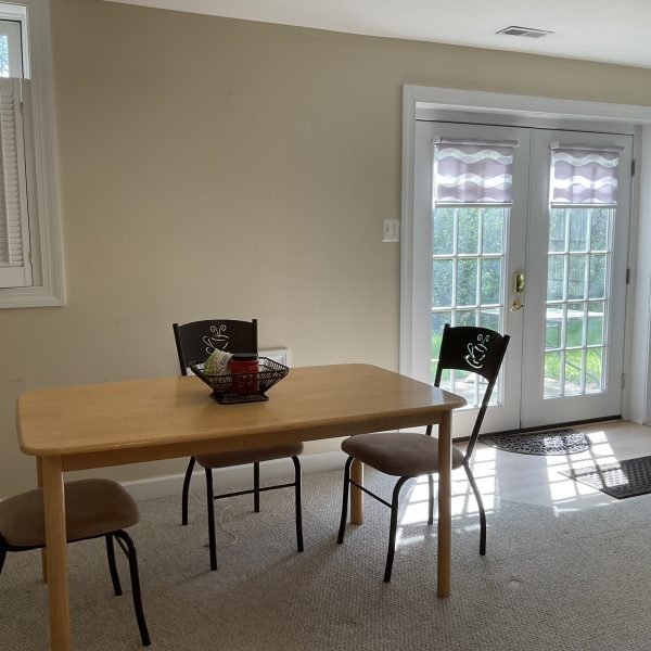 Morning Sun, Basement Apt Suitable for Roommates Germantown