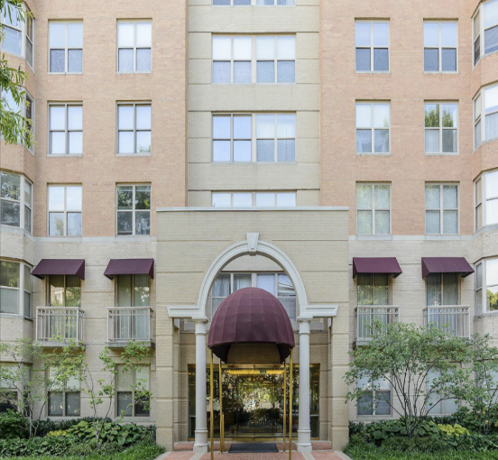 1,895.00 Prime  location in Bethesda. 1 Bedroom 1 Bath Apt. Available July 1st.1,895.00