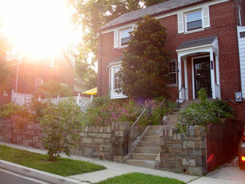 Immaculate, recently renovated studio in private home.