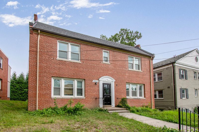One Bedroom walking distance to downtown Bethesda, Metro, NIH and Walter Reed Medical Center