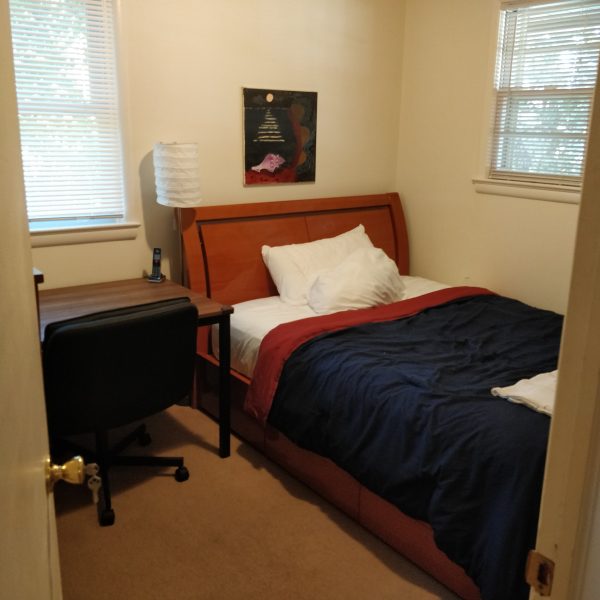 Furnished room with private bath 15-min bus ride or 11-minute drive to NIH