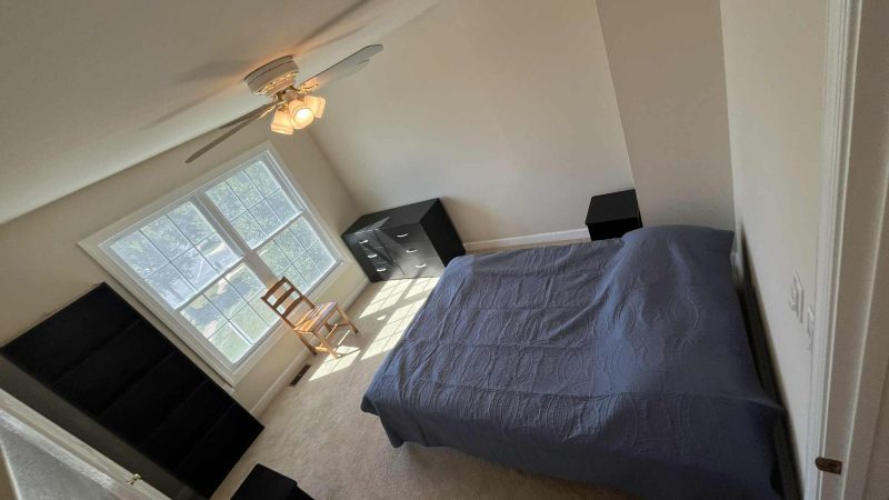 Bedroom with Ensuite Full Bathroom and Large Walk-In Closet – Germantown, Maryland – House Share – Available Immediately (Under 4 miles to NIST) – Seeking Male Occupant
