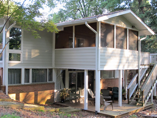 Sunny 2 BR Basement Apartment with wooded backyard – 10 minute walk to FDA White Oak Campus