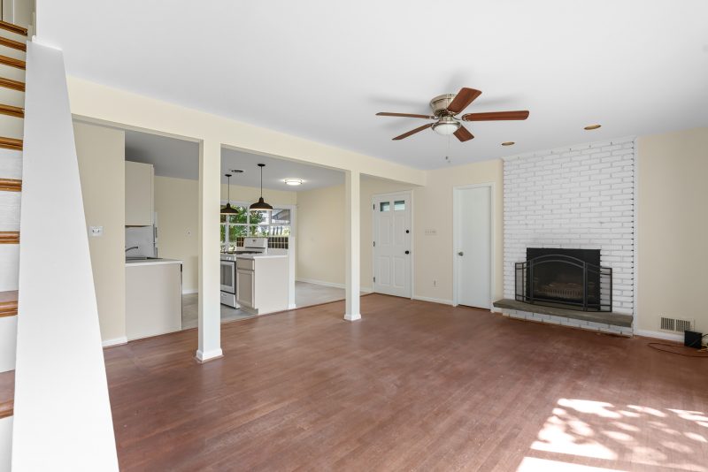 AFFORDABLE, Rockville Town Center 4BR/2BA fenced yard, walkable to Rockville Metro