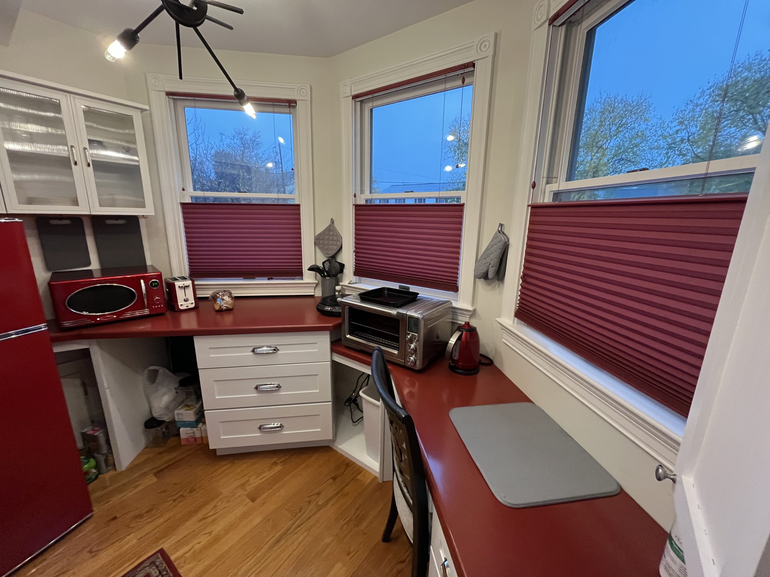 Second included private space is a small alcove room that can be used as an office or kitchenette or both space Second included private space is a small alcove room that can be used as an office or kitchenette or both space