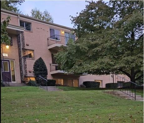 2-bedroom, 2-bath condo located a short walk from the Grosvenor-Strathmore Metro station (Red Line) and minutes to Walter Reed, NIH, I-295 and I-495, and downtown DC.